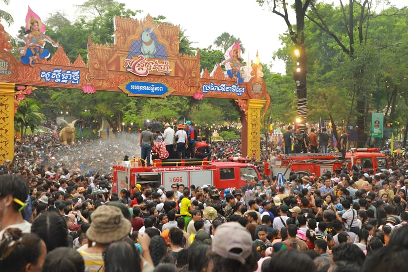 ทัวร์จีนลง! สงกรานต์เขมรก๊อปไทย ผวาแก๊งคอลเซ็นเตอร์ — ภาพที่ 3