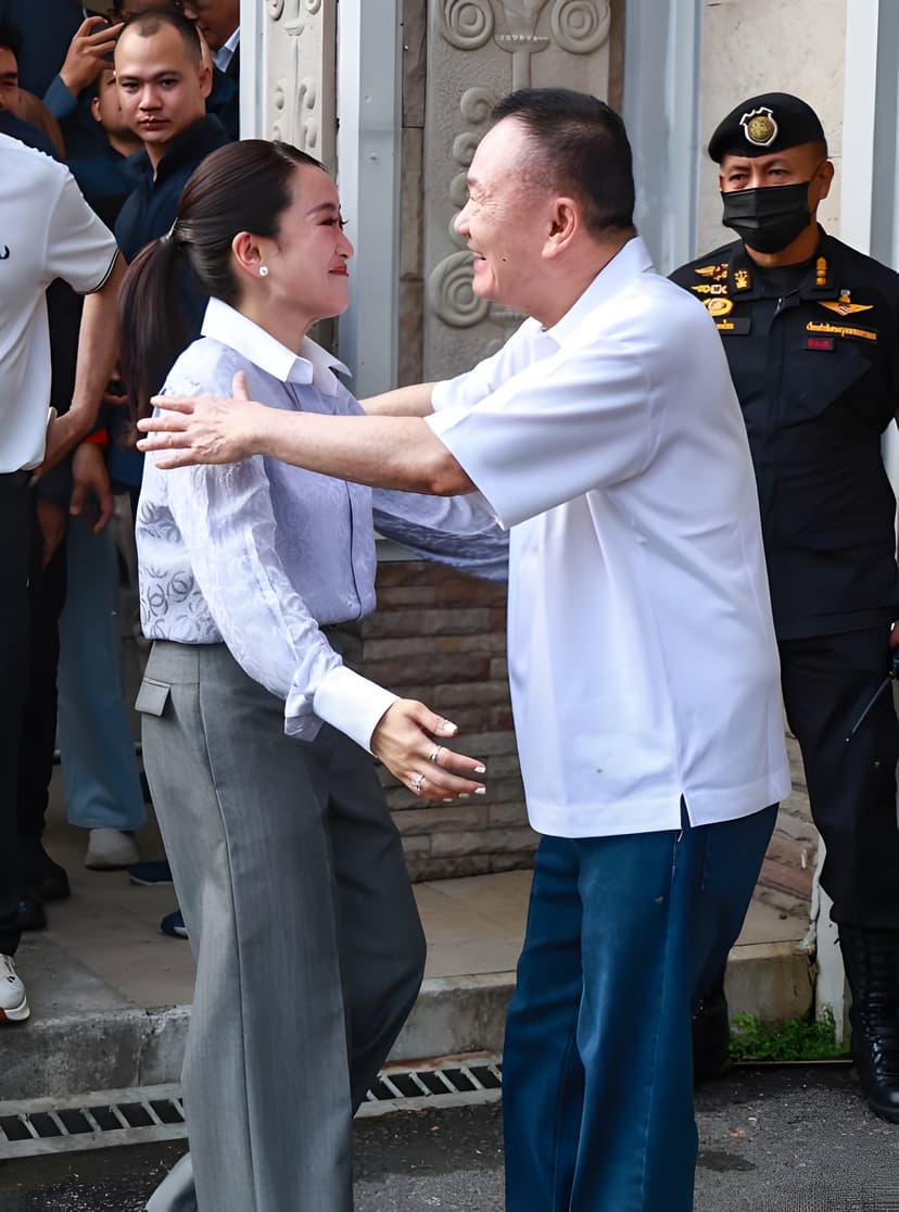 น้ำตาท่วม! ทักษิณสู่อิสรภาพ กอดอุ๊งอิ๊งกลับจันทร์ส่องหล้า — ภาพที่ 3